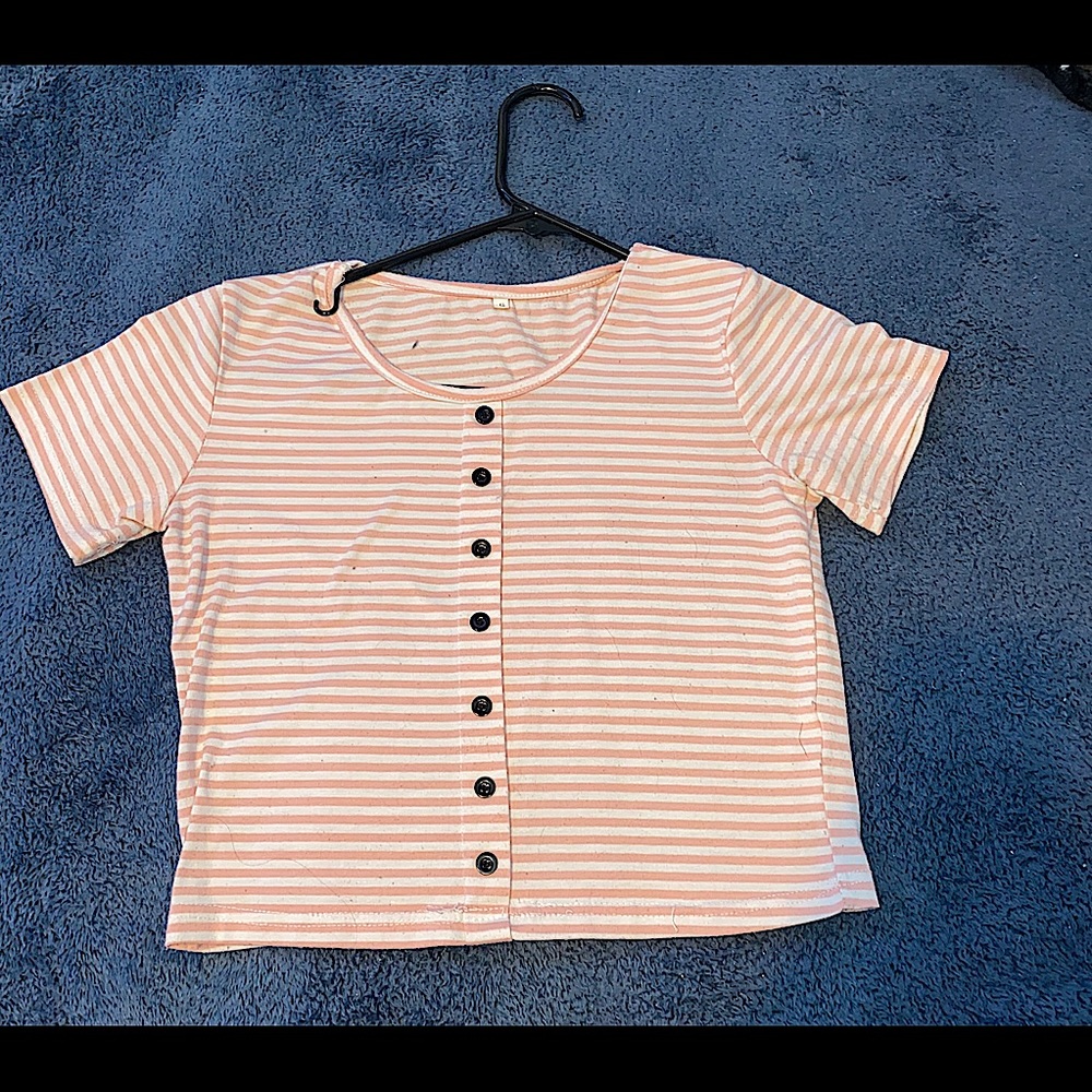 Cropped T shirt with buttons from ROMWE